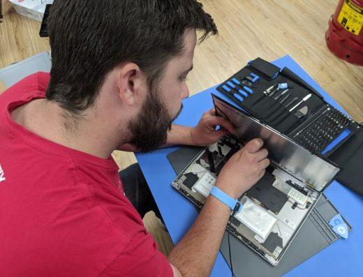 uBreakiFix (Machesney Park, IL)